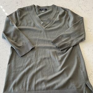 Cable & Gauge Sage V-Neck Sweater Large